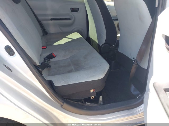 Toyota Prius C One 2014 JTDKDTB32E1561775 Image 8