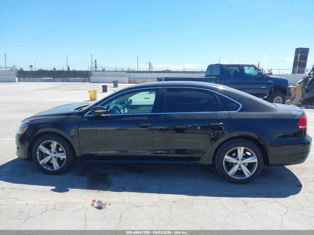 2013 Volkswagen Passat 2.5l Se მანქანა იყიდება აუქციონზე, vin: 1VWBP7A33DC091403, აუქციონის ნომერი: 46047399