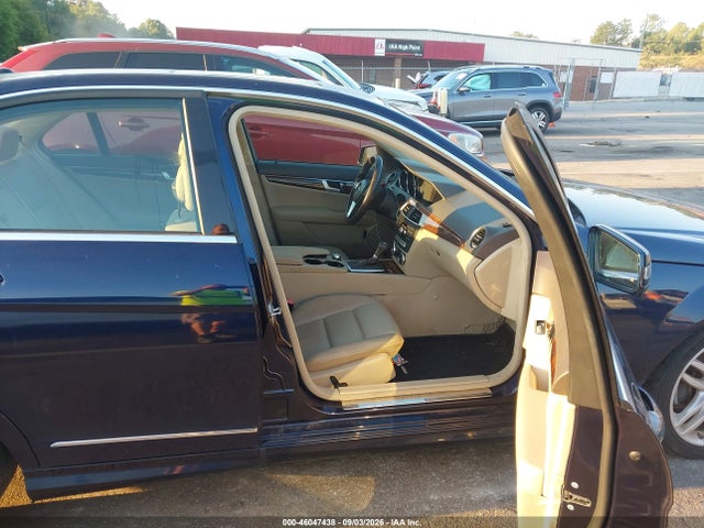2012 Mercedes-benz C 300 Luxury 4matic/sport 4matic მანქანა იყიდება აუქციონზე, vin: WDDGF8BB8CR195233, აუქციონის ნომერი: 46047438