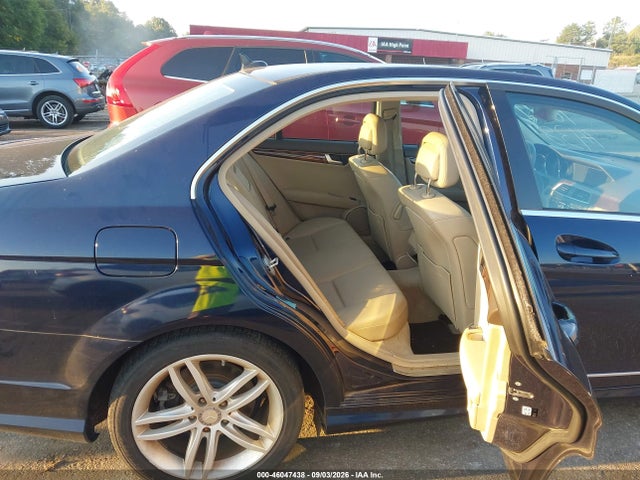 2012 Mercedes-benz C 300 Luxury 4matic/sport 4matic მანქანა იყიდება აუქციონზე, vin: WDDGF8BB8CR195233, აუქციონის ნომერი: 46047438