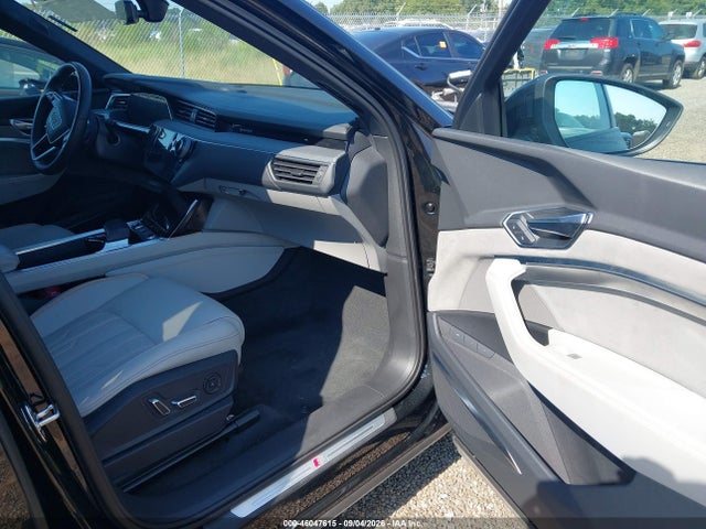 46047615 :رقم المزاد ، WA1DABGE6RB004111 vin ، 2024 Audi Q8 E-tron S Line Prestige Quattro مزاد بيع