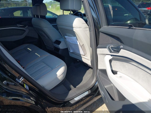 46047615 :رقم المزاد ، WA1DABGE6RB004111 vin ، 2024 Audi Q8 E-tron S Line Prestige Quattro مزاد بيع