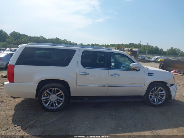 2011 Cadillac Escalade Esv Premium მანქანა იყიდება აუქციონზე, vin: 1GYS4JEFXBR386905, აუქციონის ნომერი: 46047722