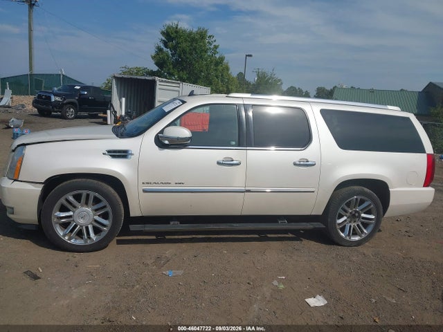 2011 Cadillac Escalade Esv Premium მანქანა იყიდება აუქციონზე, vin: 1GYS4JEFXBR386905, აუქციონის ნომერი: 46047722