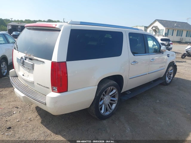 2011 Cadillac Escalade Esv Premium მანქანა იყიდება აუქციონზე, vin: 1GYS4JEFXBR386905, აუქციონის ნომერი: 46047722