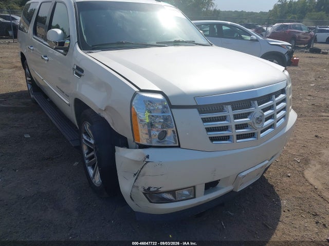 2011 Cadillac Escalade Esv Premium მანქანა იყიდება აუქციონზე, vin: 1GYS4JEFXBR386905, აუქციონის ნომერი: 46047722