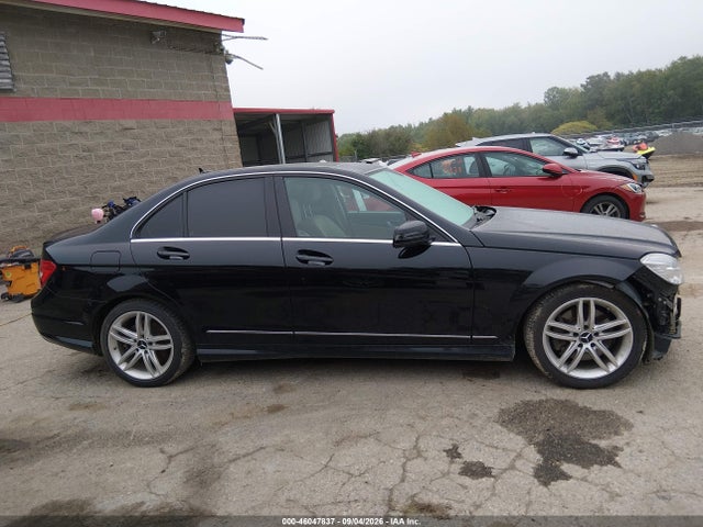 2013 Mercedes-benz C 300 Sport 4matic მანქანა იყიდება აუქციონზე, vin: WDDGF8AB9DA885025, აუქციონის ნომერი: 46047837
