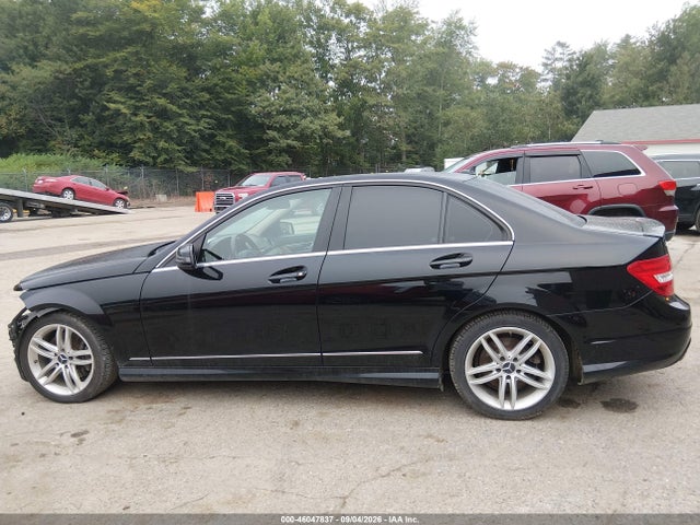 2013 Mercedes-benz C 300 Sport 4matic მანქანა იყიდება აუქციონზე, vin: WDDGF8AB9DA885025, აუქციონის ნომერი: 46047837