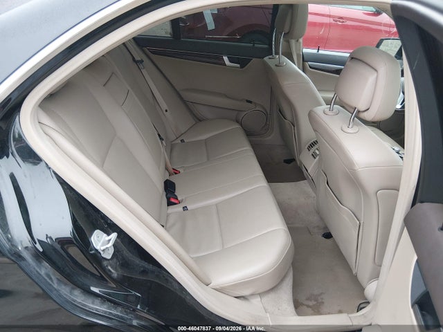 2013 Mercedes-benz C 300 Sport 4matic მანქანა იყიდება აუქციონზე, vin: WDDGF8AB9DA885025, აუქციონის ნომერი: 46047837