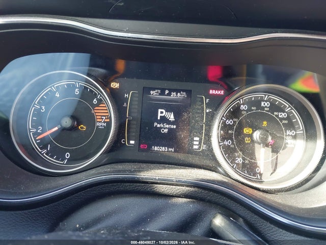 2019 Jeep Cherokee Altitude Fwd მანქანა იყიდება აუქციონზე, vin: 1C4PJLLB5KD443640, აუქციონის ნომერი: 46048027