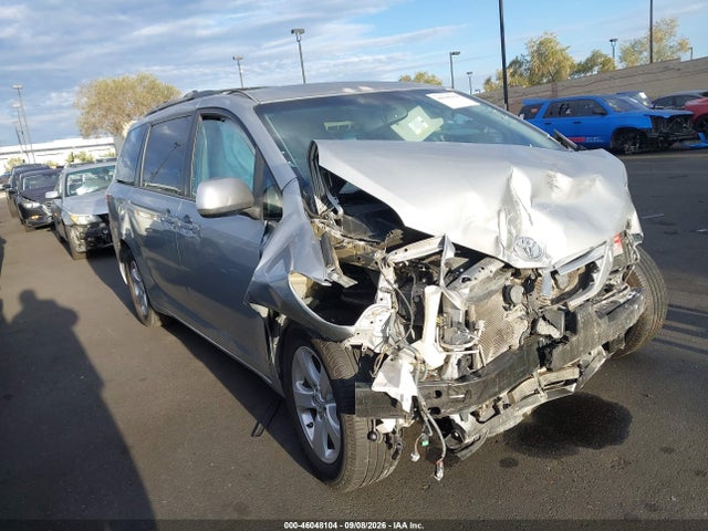 5TDKK3DC0GS745394 Toyota Sienna Le 8 Passenger