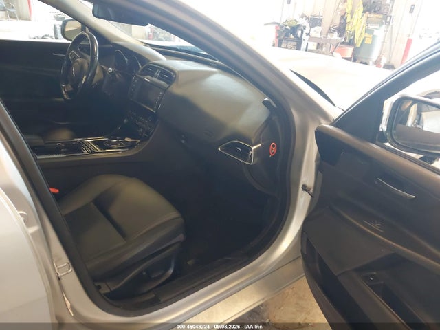 2018 Jaguar Xe 25t Premium მანქანა იყიდება აუქციონზე, vin: SAJAJ4FX2JCP24853, აუქციონის ნომერი: 46048224