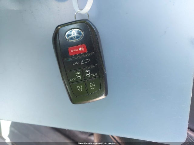 5TDDRKECXMS054723 Toyota Sienna Xse