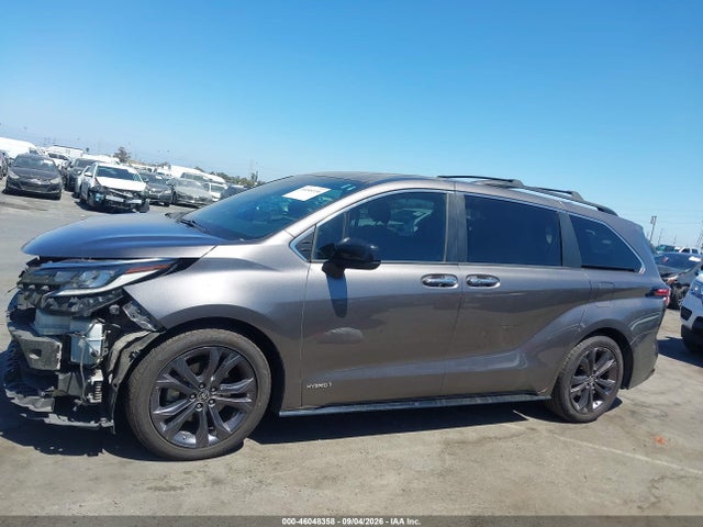 5TDDRKECXMS054723 Toyota Sienna Xse