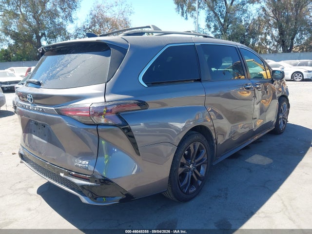 5TDDRKECXMS054723 Toyota Sienna Xse