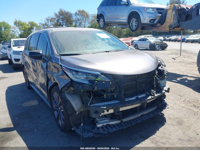 5TDDRKECXMS054723 Toyota Sienna Xse