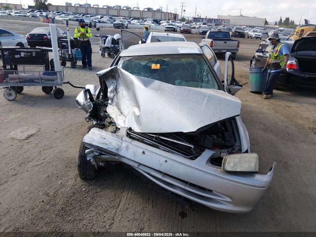 46048682 :رقم المزاد ، 4T1BG22K6YU002852 vin ، 2000 Toyota Camry Le مزاد بيع