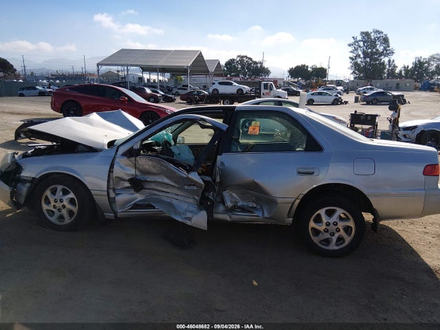 46048682 :رقم المزاد ، 4T1BG22K6YU002852 vin ، 2000 Toyota Camry Le مزاد بيع