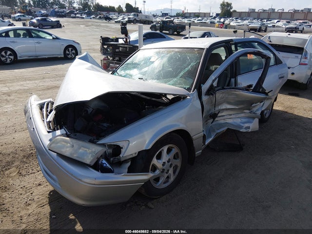 46048682 :رقم المزاد ، 4T1BG22K6YU002852 vin ، 2000 Toyota Camry Le مزاد بيع