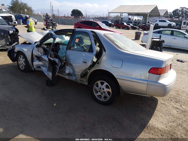 46048682 :رقم المزاد ، 4T1BG22K6YU002852 vin ، 2000 Toyota Camry Le مزاد بيع