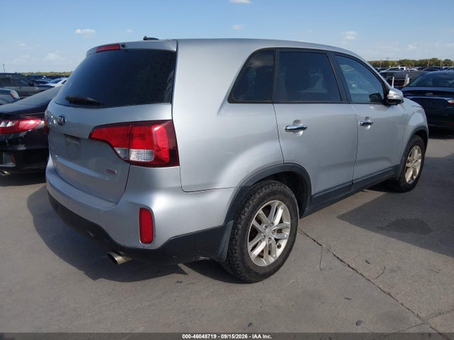 KIA SORENTO LX 2014 5XYKT3A68EG520260 Image 4