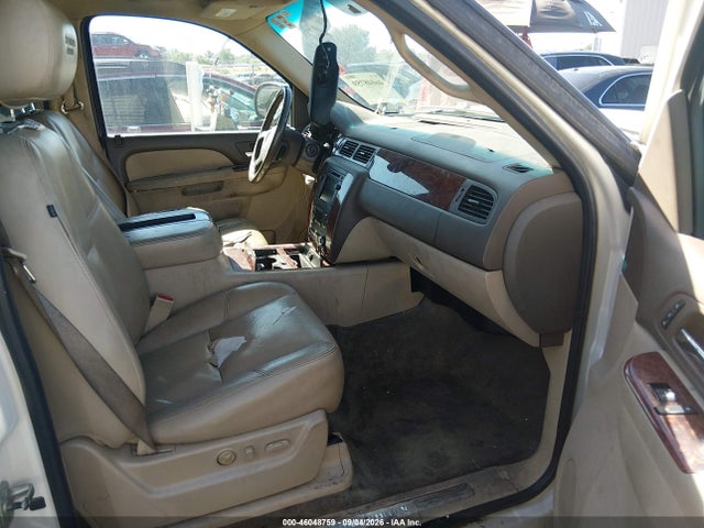 2010 Chevrolet Suburban 1500 Ltz მანქანა იყიდება აუქციონზე, vin: 1GNUKKE37AR275279, აუქციონის ნომერი: 46048759
