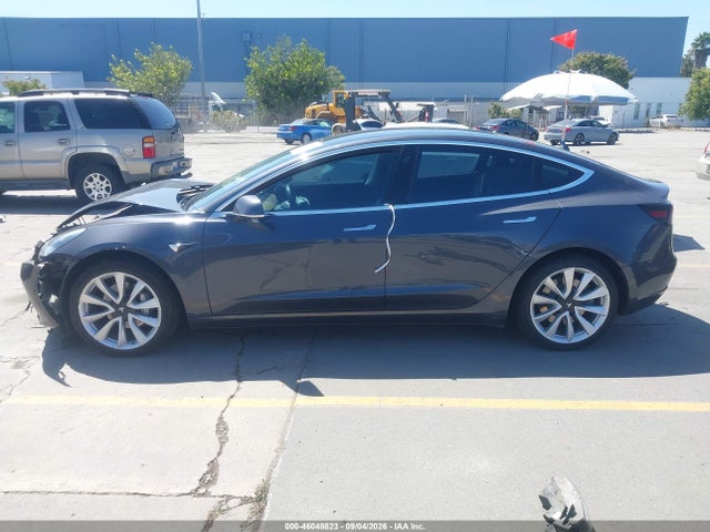 46048823 :رقم المزاد ، 5YJ3E1EA6JF163163 vin ، 2018 Tesla Model 3 Long Range/mid Range مزاد بيع