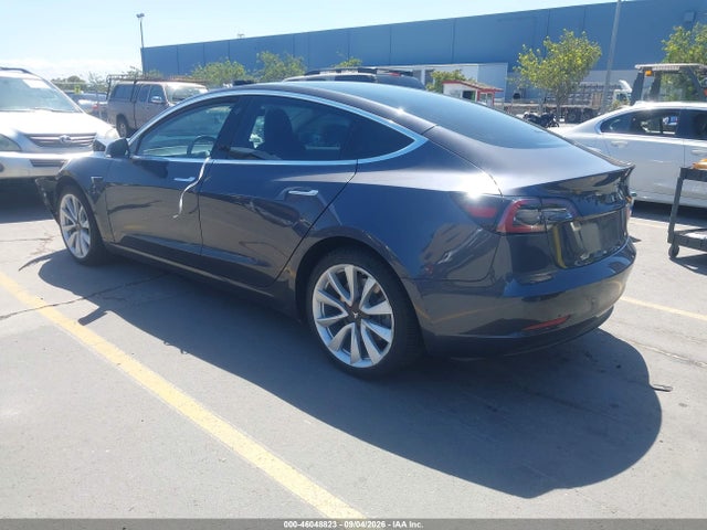 46048823 :رقم المزاد ، 5YJ3E1EA6JF163163 vin ، 2018 Tesla Model 3 Long Range/mid Range مزاد بيع