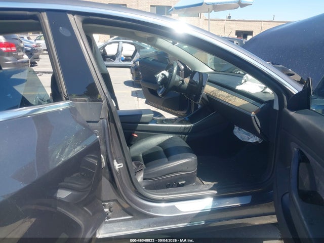 46048823 :رقم المزاد ، 5YJ3E1EA6JF163163 vin ، 2018 Tesla Model 3 Long Range/mid Range مزاد بيع