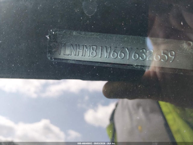 46048882 :رقم المزاد ، 1LNHM81W66Y632659 vin ، 2006 Lincoln Town Car Signature مزاد بيع