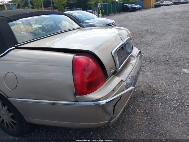 46048882 :رقم المزاد ، 1LNHM81W66Y632659 vin ، 2006 Lincoln Town Car Signature مزاد بيع