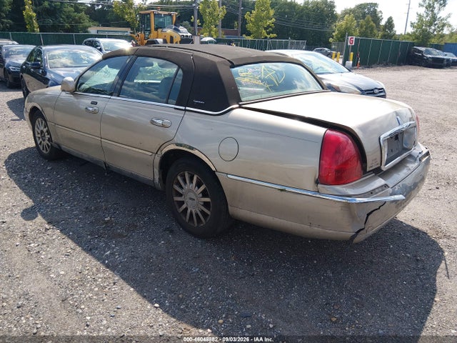 46048882 :رقم المزاد ، 1LNHM81W66Y632659 vin ، 2006 Lincoln Town Car Signature مزاد بيع