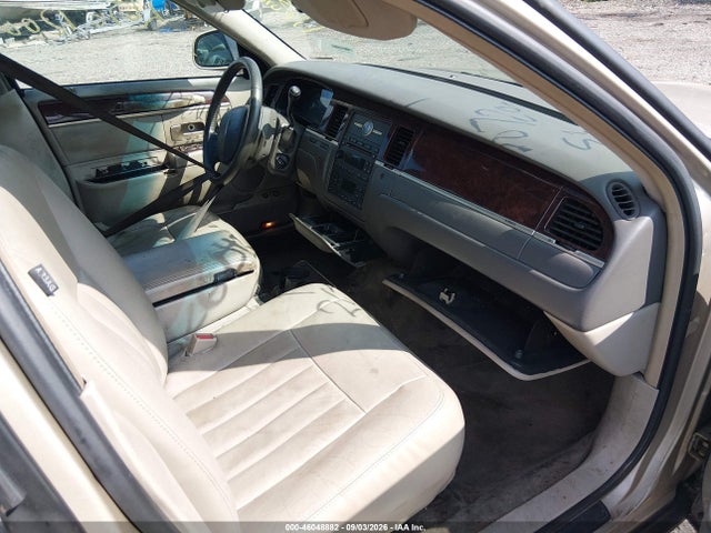 46048882 :رقم المزاد ، 1LNHM81W66Y632659 vin ، 2006 Lincoln Town Car Signature مزاد بيع