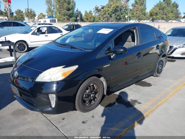 Toyota Prius Three 2014 JTDKN3DU5E1738497 Image 2