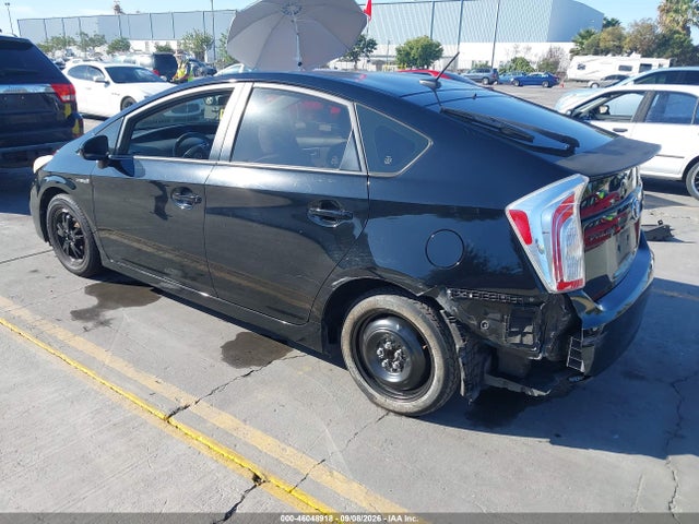 Toyota Prius Three 2014 JTDKN3DU5E1738497 Image 3