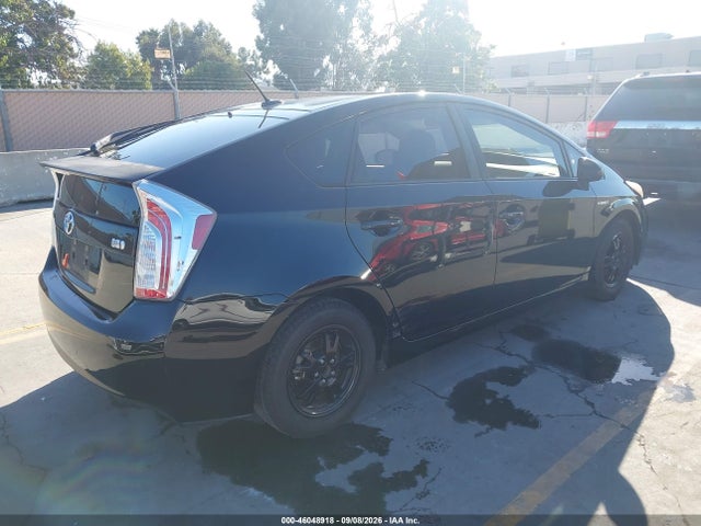 Toyota Prius Three 2014 JTDKN3DU5E1738497 Image 4