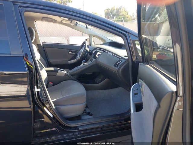 Toyota Prius Three 2014 JTDKN3DU5E1738497 Image 5