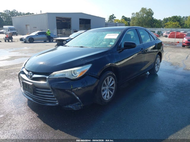 46049044 :رقم المزاد ، 4T4BF1FK7GR516608 vin ، 2016 Toyota Camry Le مزاد بيع