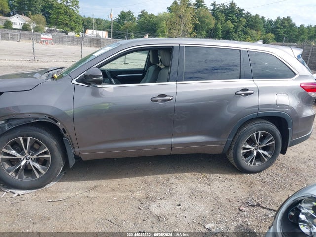 Toyota Highlander Le Plus 2018 5TDBZRFH2JS866295 Image 14
