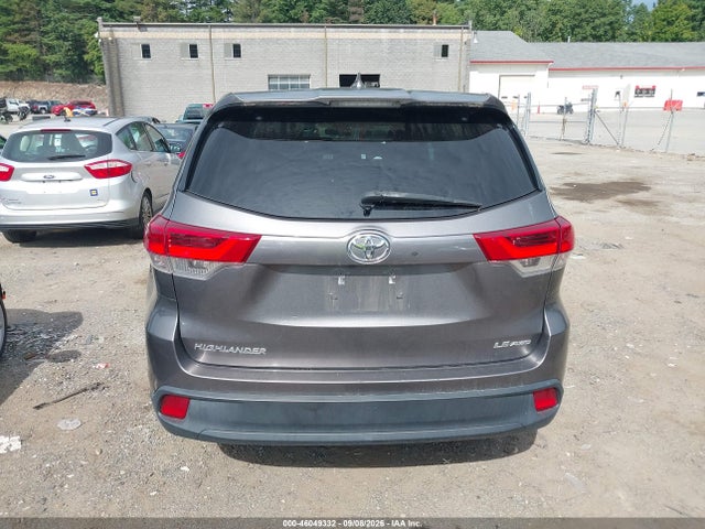 Toyota Highlander Le Plus 2018 5TDBZRFH2JS866295 Image 16
