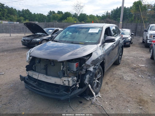 Toyota Highlander Le Plus 2018 5TDBZRFH2JS866295 Image 2