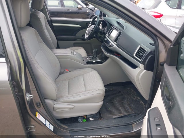 Toyota Highlander Le Plus 2018 5TDBZRFH2JS866295 Image 5