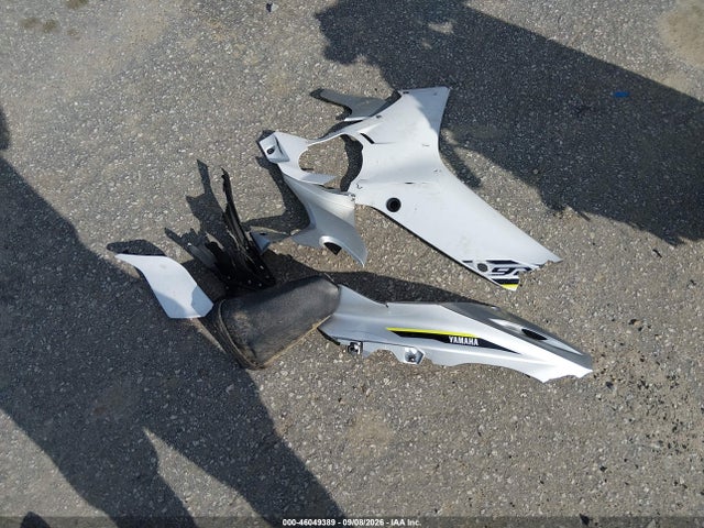 Yamaha YZFR6 2017 JYARJ28E3HA001466 Image 12