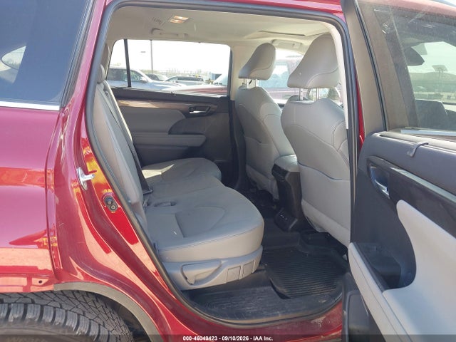 Toyota Highlander Limited 2021 5TDDZRBH7MS138815 Image 8