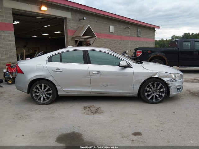 2014 Volvo S60 T6 მანქანა იყიდება აუქციონზე, vin: YV1902FH5E2278804, აუქციონის ნომერი: 46049575