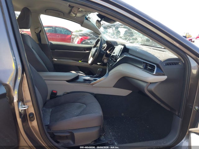 46049596 :رقم المزاد ، 4T1C11AK2NU033691 vin ، 2022 Toyota Camry Le مزاد بيع