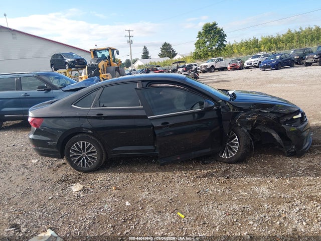 46049645 :رقم المزاد ، 3VWC57BU9MM096329 vin ، 2021 Volkswagen Jetta مزاد بيع