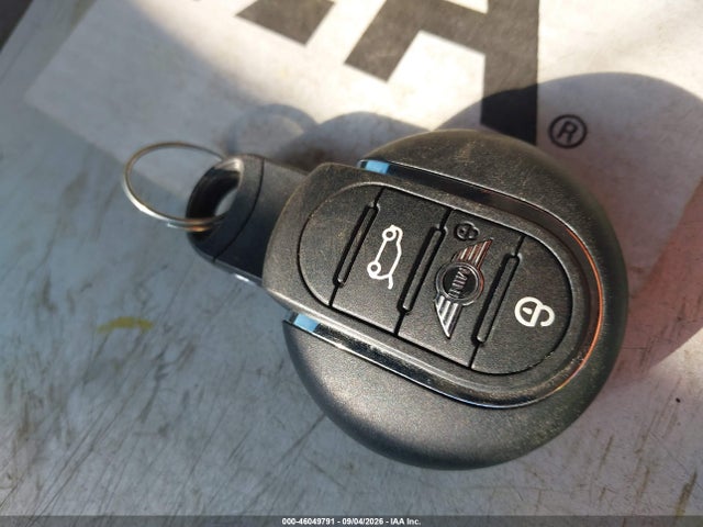 2017 Mini Convertible Cooper მანქანა იყიდება აუქციონზე, vin: WMWWG5C32H3C99977, აუქციონის ნომერი: 46049791