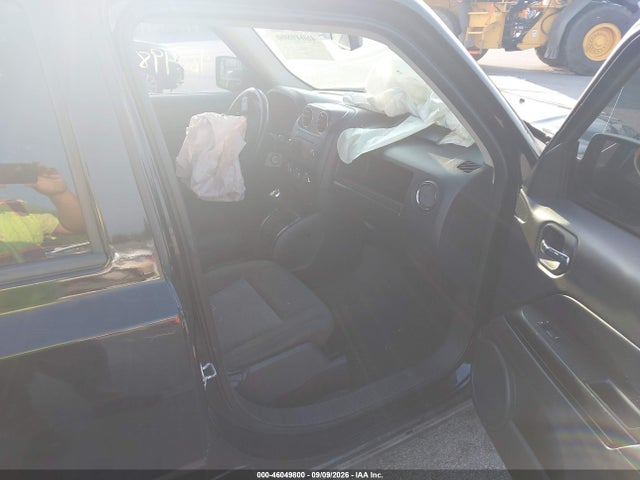 46049800 :رقم المزاد ، 1C4NJRFBXGD767566 vin ، 2016 Jeep Patriot Latitude مزاد بيع