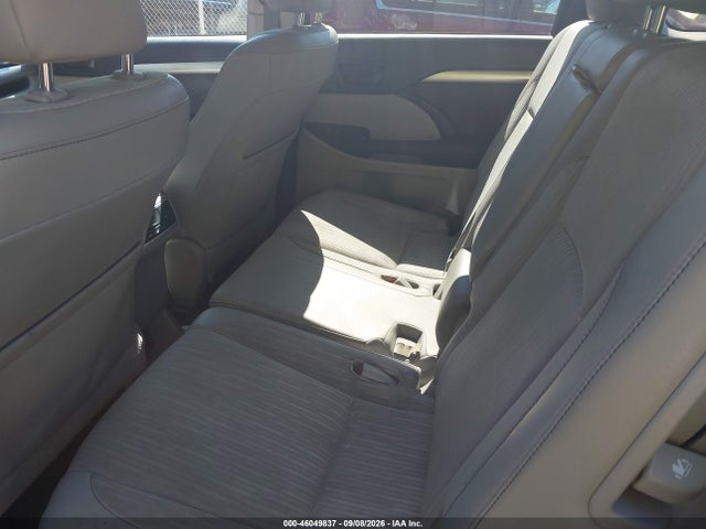 46049837 :رقم المزاد ، 5TDBKRFH5ES005882 vin ، 2014 Toyota Highlander Le Plus V6 مزاد بيع